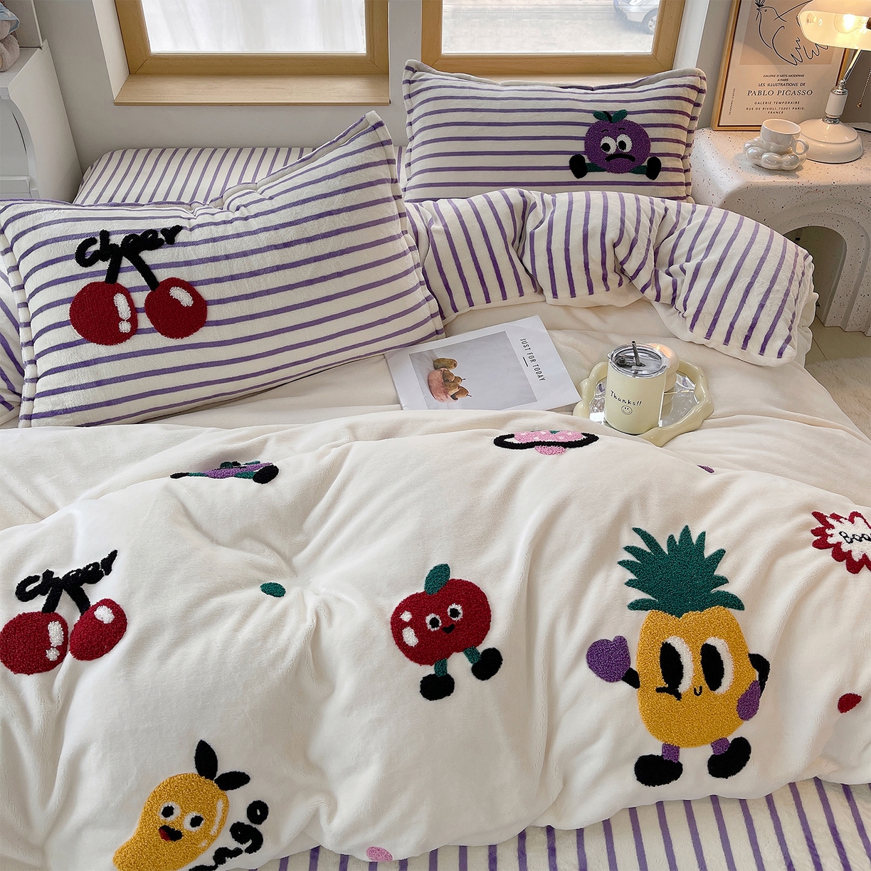 91家纺网 家纺一手货源 找家纺 炫拼家纺 2025新款高克重牛奶绒满版毛巾绣卡通加厚四件套-糯米系列 糯米-水果派对