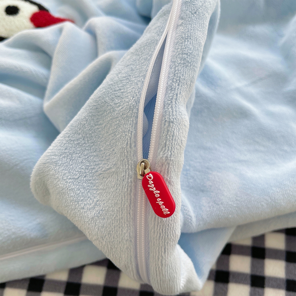 91家纺网 家纺一手货源 找家纺 炫拼家纺 2025新款高克重牛奶绒满版毛巾绣卡通加厚四件套-糯米系列 糯米-慢时光