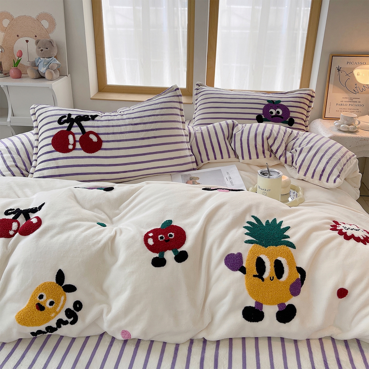 91家纺网 家纺一手货源 找家纺 炫拼家纺 2025新款高克重牛奶绒满版毛巾绣卡通加厚四件套-糯米系列 糯米-水果派对