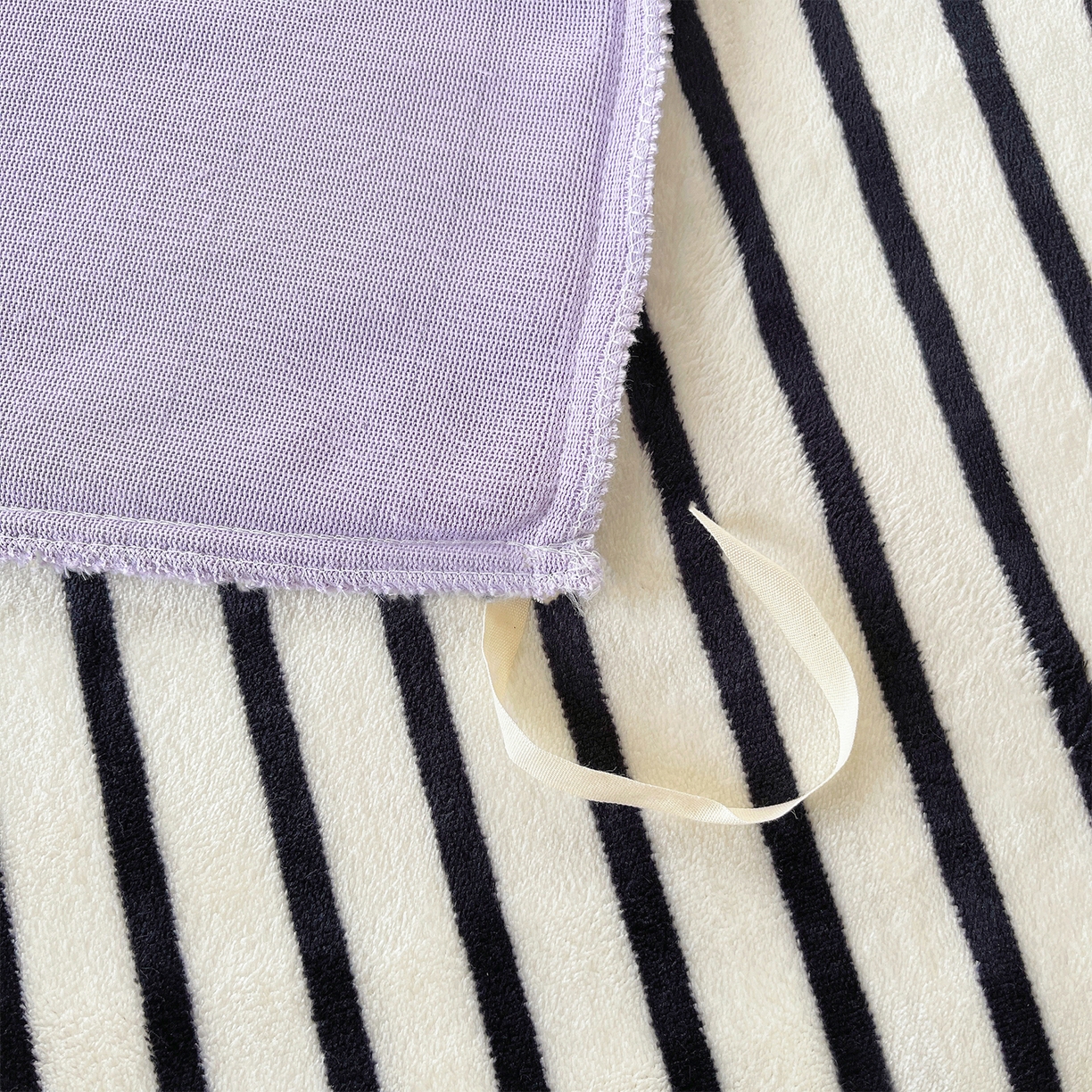 91家纺网 家纺一手货源 找家纺 炫拼家纺 2025新款高克重牛奶绒满版毛巾绣卡通加厚四件套-糯米系列 糯米-猫次元