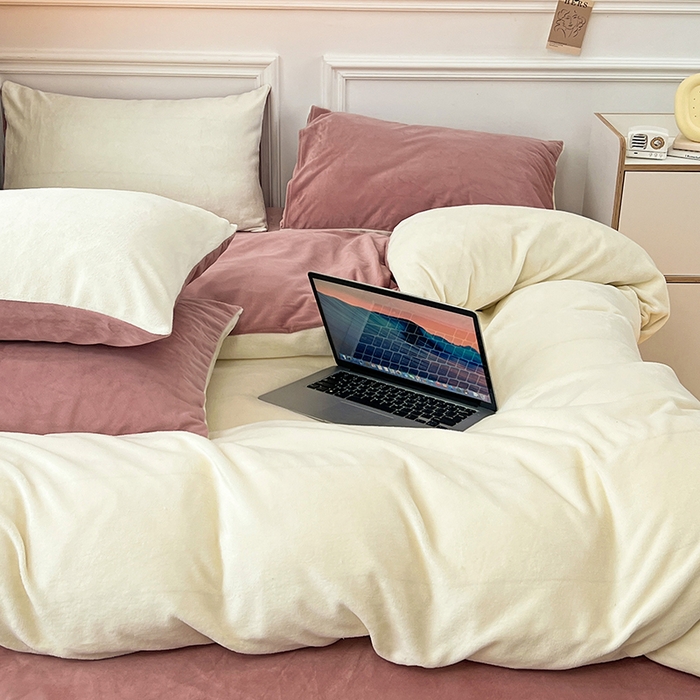 91家纺网 家纺一手货源 找家纺 （总）梵克保罗 2025秋冬新款ins风小红书高克重纯色双拼牛奶绒单被套