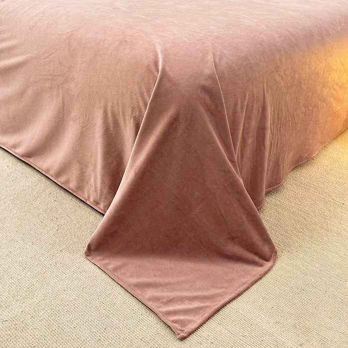 91家纺网 家纺一手货源 找家纺 梵克保罗 2025秋冬新款ins风小红书高克重纯色双拼牛奶绒单被套 奶白豆沙