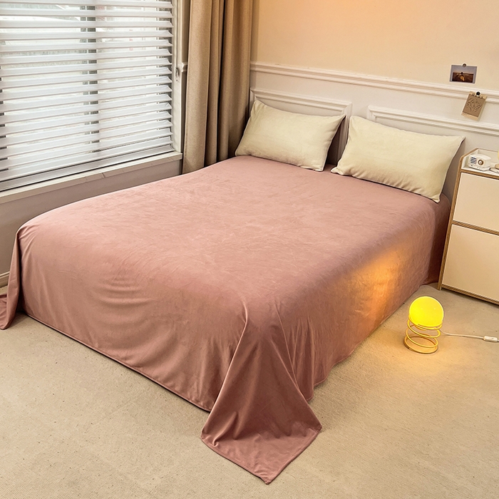 91家纺网 家纺一手货源 找家纺 梵克保罗 2025秋冬新款ins风小红书高克重纯色双拼牛奶绒单被套 奶白豆沙