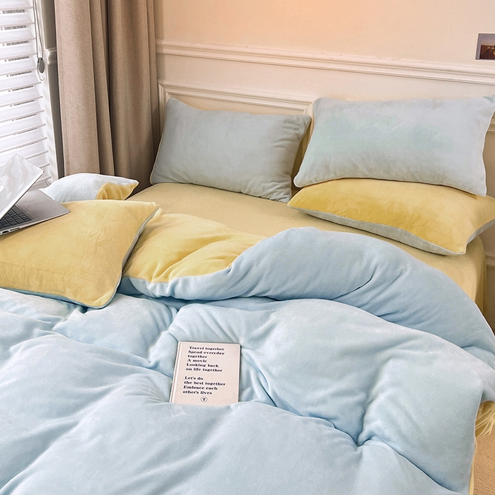 91家纺网 家纺一手货源 找家纺 梵克保罗 2025秋冬新款ins风小红书高克重纯色双拼牛奶绒单被套 浅蓝芝士