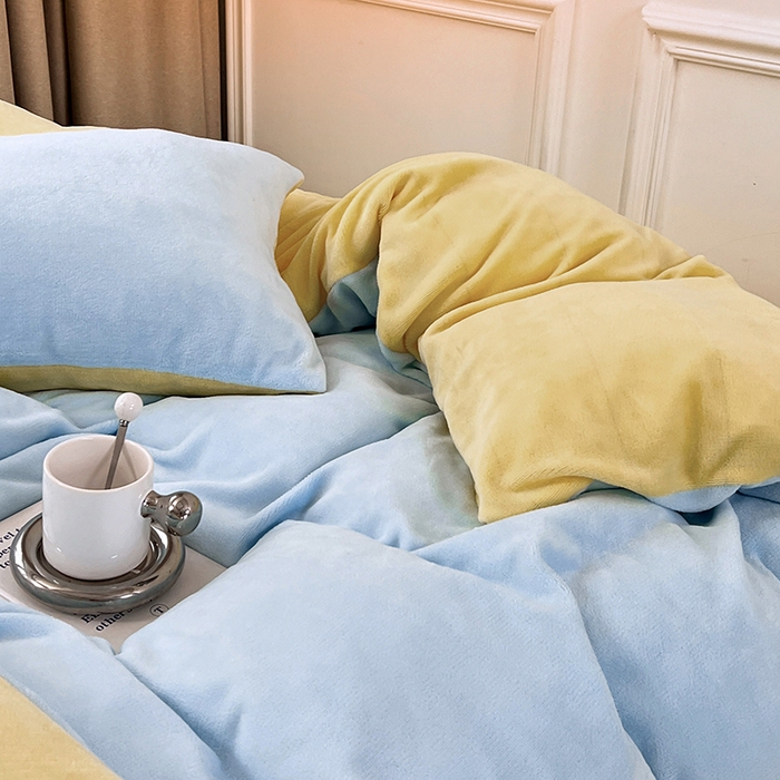 91家纺网 家纺一手货源 找家纺 梵克保罗 2025秋冬新款ins风小红书高克重纯色双拼牛奶绒单被套 浅蓝芝士