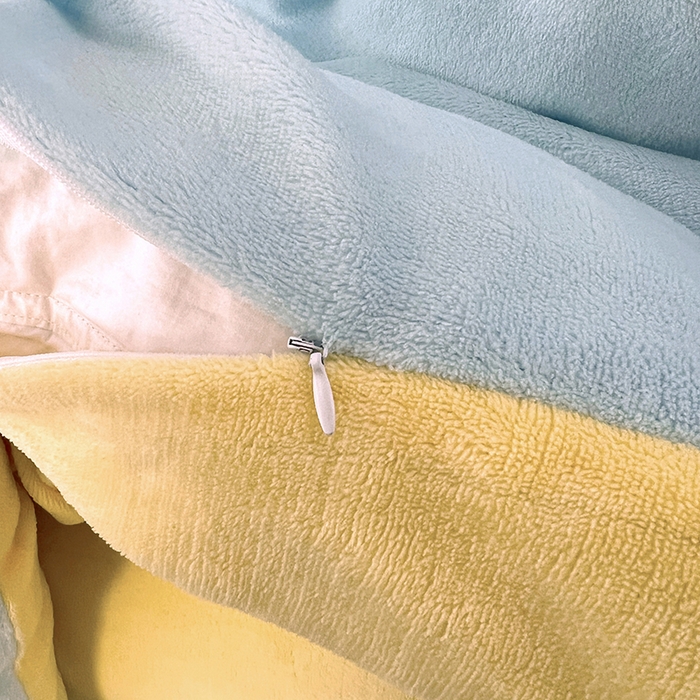 91家纺网 家纺一手货源 找家纺 梵克保罗 2025秋冬新款ins风小红书高克重纯色双拼牛奶绒单被套 浅蓝芝士