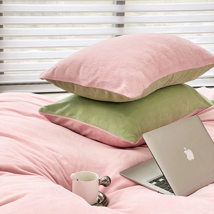 91家纺网 家纺一手货源 找家纺 梵克保罗 2025秋冬新款ins风小红书高克重纯色双拼牛奶绒单被套 莓莓生椰