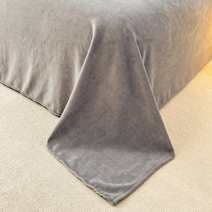 91家纺网 家纺一手货源 找家纺 梵克保罗 2025秋冬新款ins风小红书高克重纯色双拼牛奶绒单被套 奶白拿铁