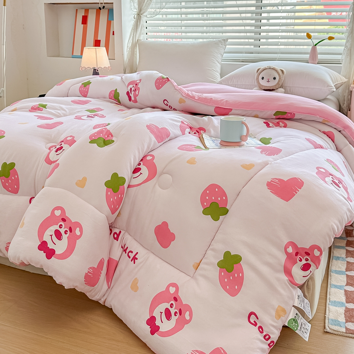 91家纺网 家纺一手货源 找家纺 好欣怡家纺 2025新款A类水洗棉冬被大豆纤维学生四季被子被芯跨境直播（提供买家秀质检报告） 草莓熊