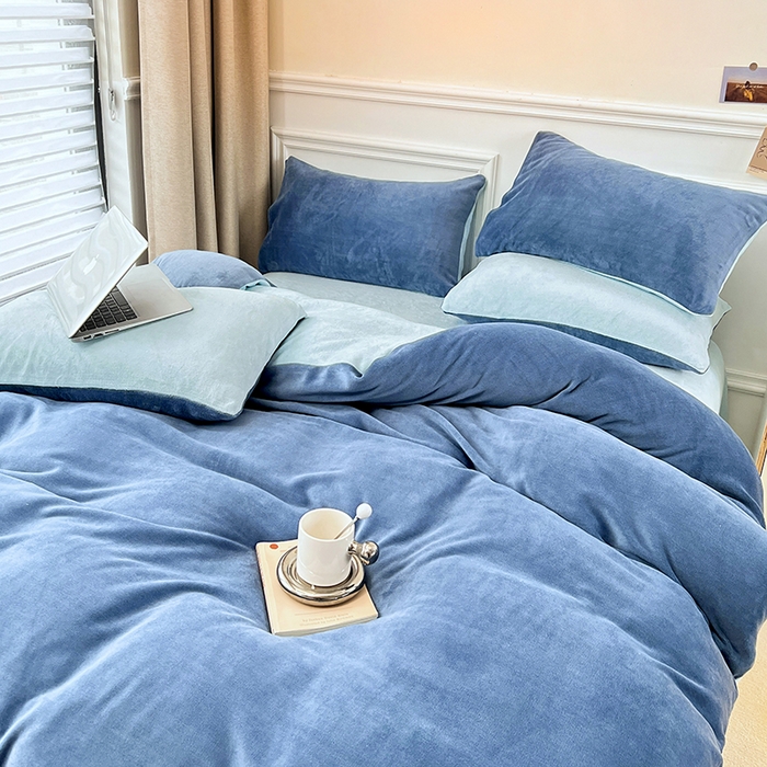 91家纺网 家纺一手货源 找家纺 梵克保罗 2025秋冬新款ins风小红书高克重纯色双拼牛奶绒单被套 月光雾蓝