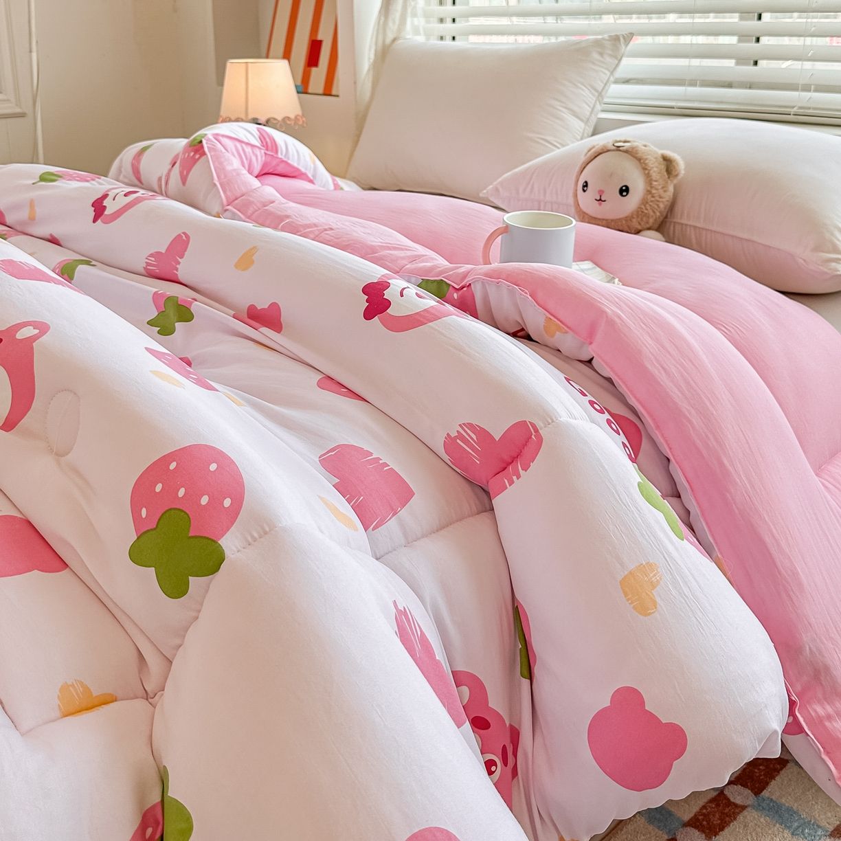 91家纺网 家纺一手货源 找家纺 好欣怡家纺 2025新款A类水洗棉冬被大豆纤维学生四季被子被芯跨境直播（提供买家秀质检报告） 草莓熊