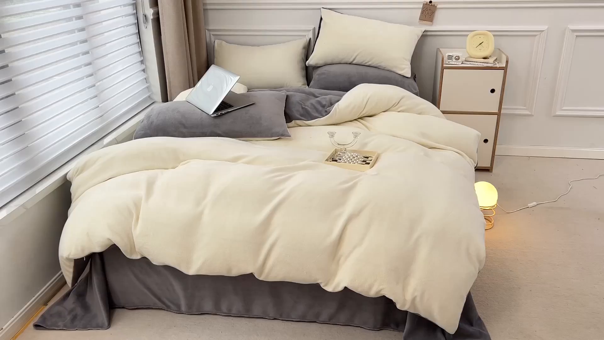 91家纺网 家纺一手货源 找家纺 梵克保罗 2025秋冬新款ins风小红书高克重纯色双拼牛奶绒单被套 奶白拿铁