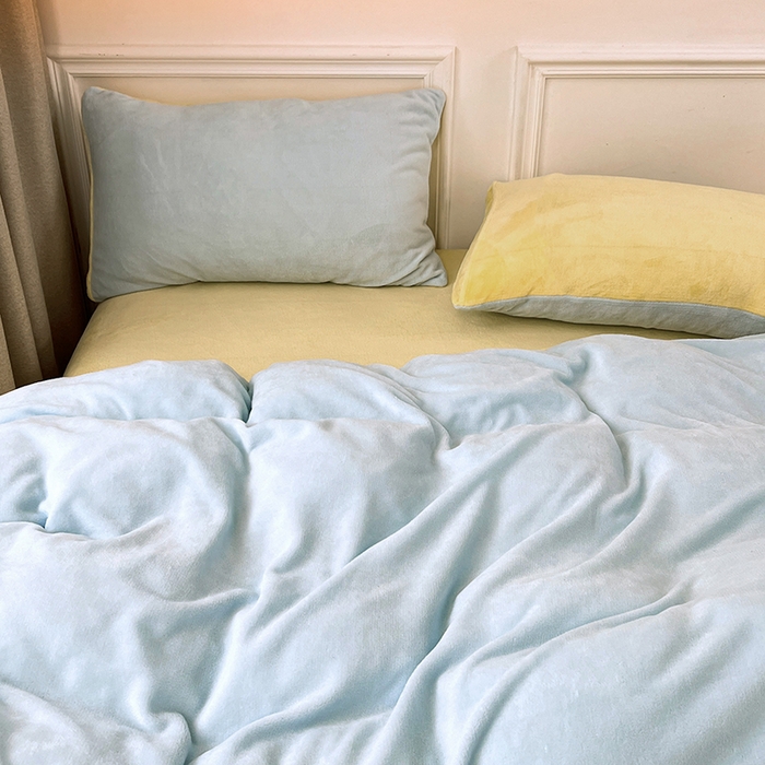 91家纺网 家纺一手货源 找家纺 梵克保罗 2025秋冬新款ins风小红书高克重纯色双拼牛奶绒单被套三件套四件套系列 浅蓝芝士