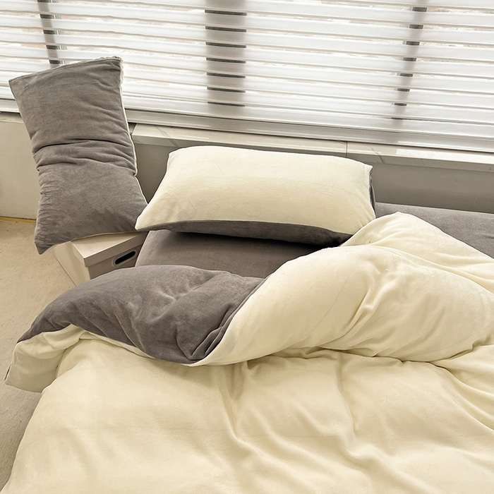 91家纺网 家纺一手货源 找家纺 梵克保罗 2025秋冬新款ins风小红书高克重纯色双拼牛奶绒单被套三件套四件套系列 奶白拿铁