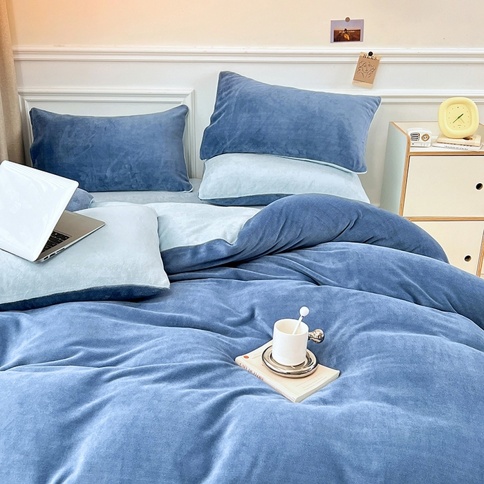 91家纺网 家纺一手货源 找家纺 梵克保罗 2025秋冬新款ins风小红书高克重纯色双拼牛奶绒单被套三件套四件套系列 月光雾蓝