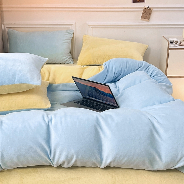 91家纺网 家纺一手货源 找家纺 梵克保罗 2025秋冬新款ins风小红书高克重纯色双拼牛奶绒单被套三件套四件套系列 浅蓝芝士