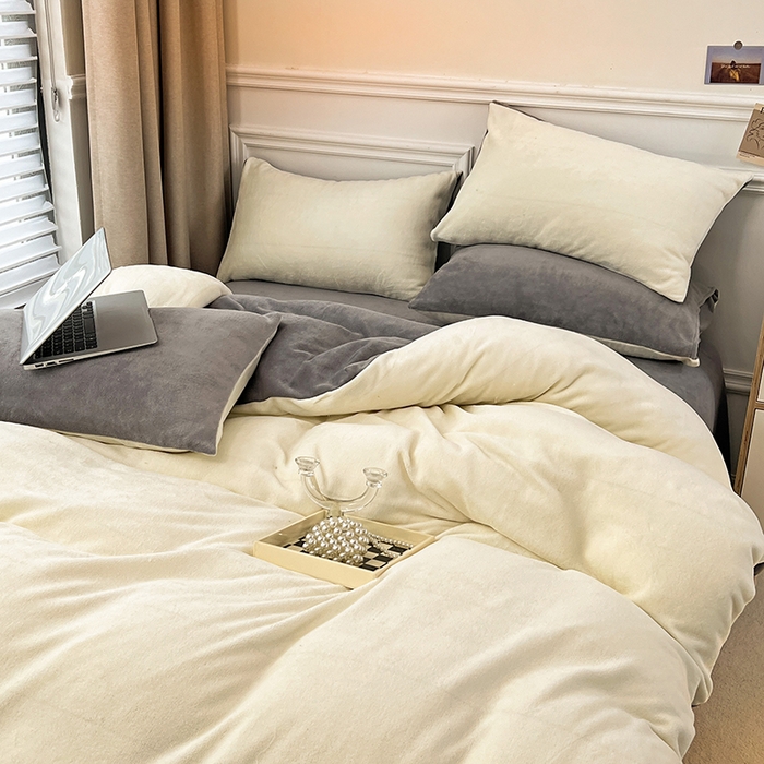 91家纺网 家纺一手货源 找家纺 梵克保罗 2025秋冬新款ins风小红书高克重纯色双拼牛奶绒单被套三件套四件套系列 奶白拿铁