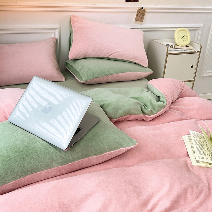 91家纺网 家纺一手货源 找家纺 （总）梵克保罗 2025秋冬新款ins风小红书高克重纯色双拼牛奶绒单被套三件套四件套系列