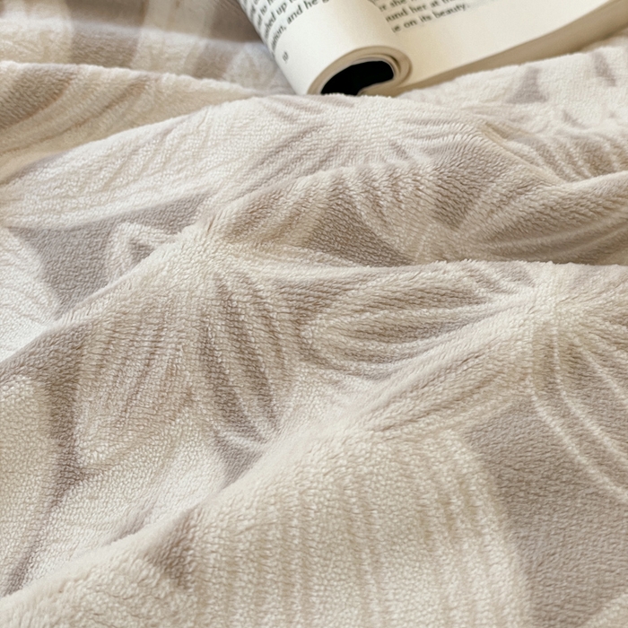 91家纺网 家纺一手货源 找家纺 雅居纺家纺 2025新款花卉雕花绒加厚保暖四件套 丛林秘境