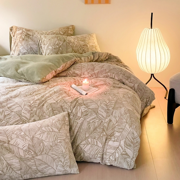 91家纺网 家纺一手货源 找家纺 雅居纺家纺 2025新款花卉雕花绒加厚保暖四件套 深色树叶