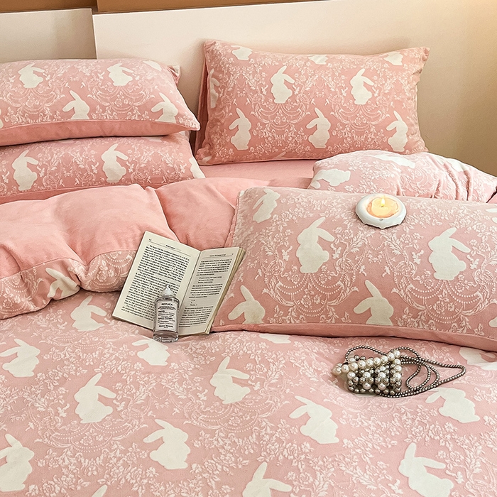 91家纺网 家纺一手货源 找家纺 雅居纺家纺 2025新款花卉雕花绒加厚保暖四件套 小兔兔-粉