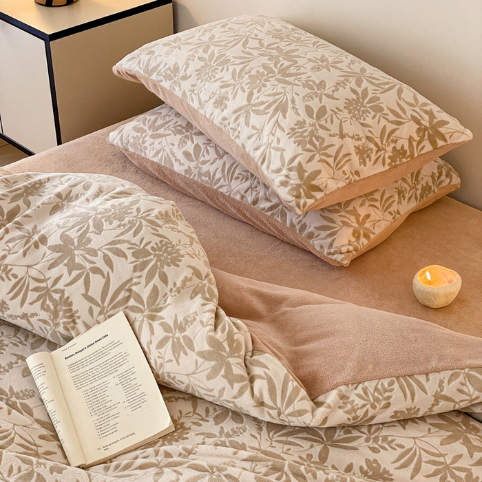 91家纺网 家纺一手货源 找家纺 雅居纺家纺 2025新款花卉雕花绒加厚保暖四件套 花漾-米驼