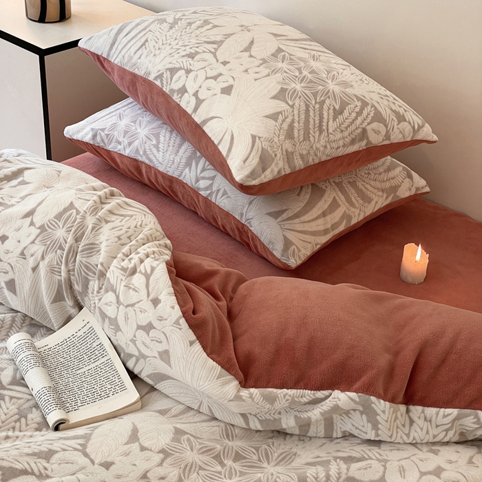 91家纺网 家纺一手货源 找家纺 雅居纺家纺 2025新款花卉雕花绒加厚保暖四件套 丛林秘境