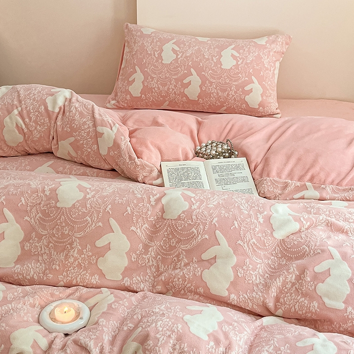 91家纺网 家纺一手货源 找家纺 雅居纺家纺 2025新款花卉雕花绒加厚保暖四件套 小兔兔-粉