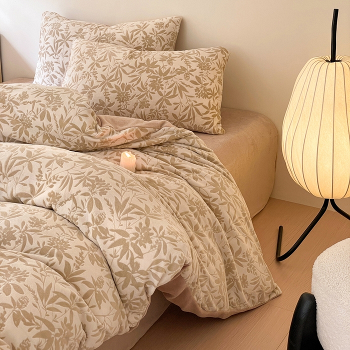 91家纺网 家纺一手货源 找家纺 雅居纺家纺 2025新款花卉雕花绒加厚保暖四件套 花漾-米驼