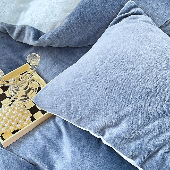 91家纺网 家纺一手货源 找家纺 梵克保罗 2025秋冬新款ins风小红书高克重纯色双拼牛奶绒单被套三件套四件套系列 月光雾蓝