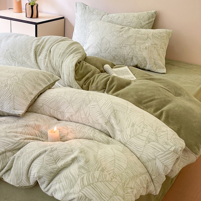 91家纺网 家纺一手货源 找家纺 雅居纺家纺 2025新款花卉雕花绒加厚保暖四件套 绿色树叶