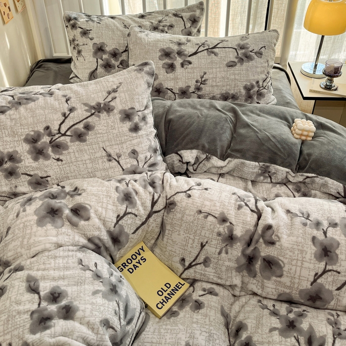 91家纺网 家纺一手货源 找家纺 雅居纺家纺 2025新款花卉雕花绒加厚保暖四件套 柏林梦境-灰