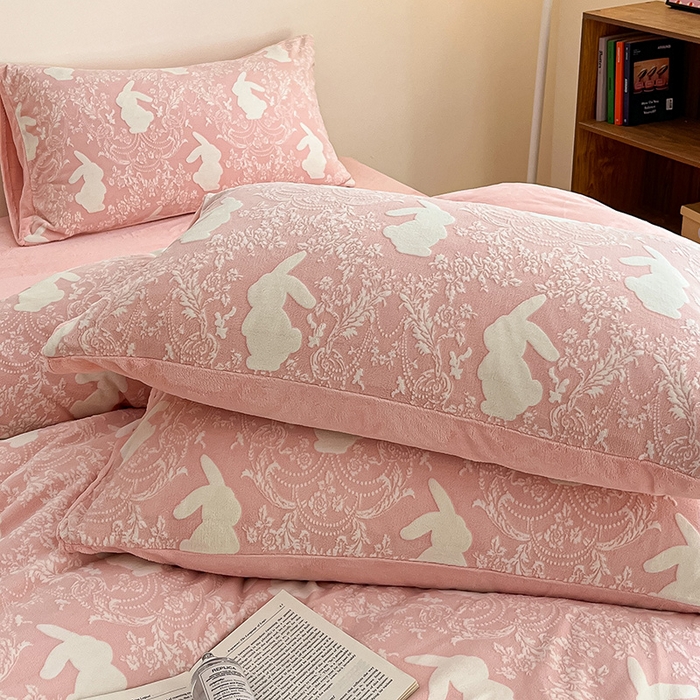 91家纺网 家纺一手货源 找家纺 雅居纺家纺 2025新款花卉雕花绒加厚保暖四件套 小兔兔-粉