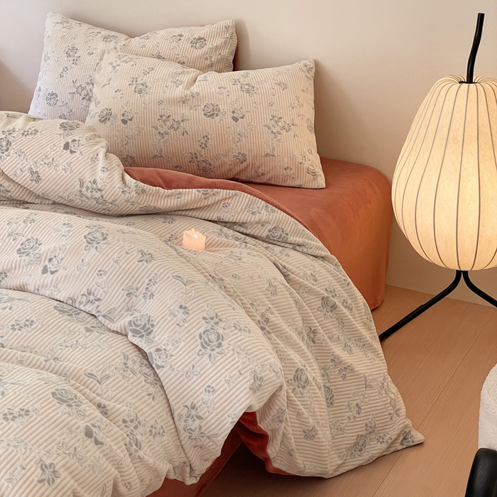 91家纺网 家纺一手货源 找家纺 雅居纺家纺 2025新款花卉雕花绒加厚保暖四件套 焦糖花朵