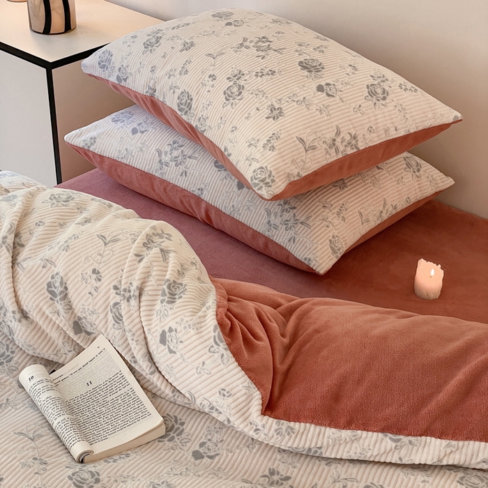 91家纺网 家纺一手货源 找家纺 雅居纺家纺 2025新款花卉雕花绒加厚保暖四件套 焦糖花朵