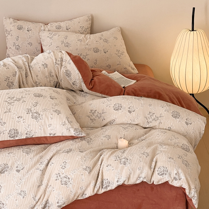 91家纺网 家纺一手货源 找家纺 雅居纺家纺 2025新款花卉雕花绒加厚保暖四件套 焦糖花朵