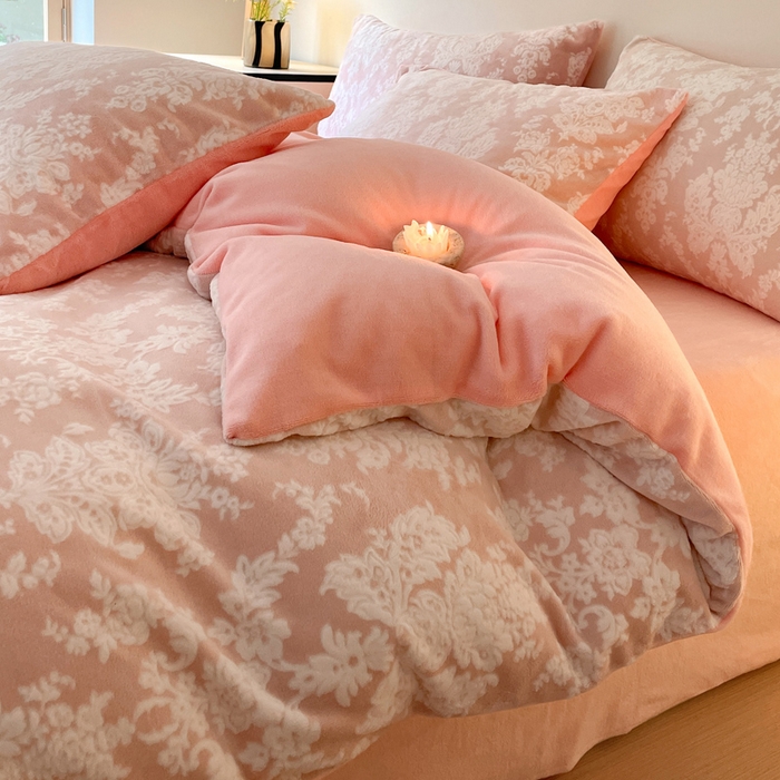 91家纺网 家纺一手货源 找家纺 雅居纺家纺 2025新款花卉雕花绒加厚保暖四件套 欧式粉