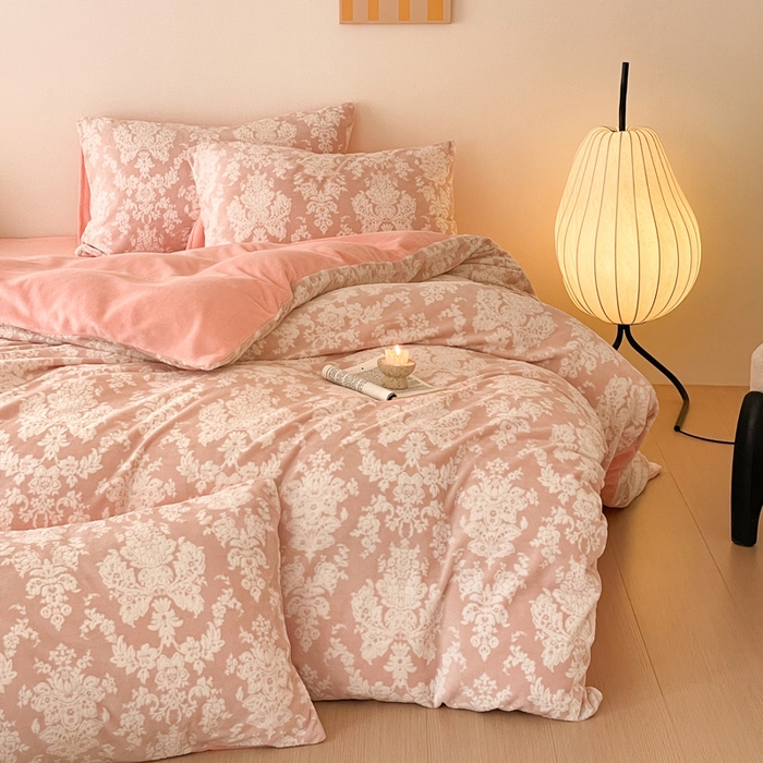 91家纺网 家纺一手货源 找家纺 雅居纺家纺 2025新款花卉雕花绒加厚保暖四件套 欧式粉