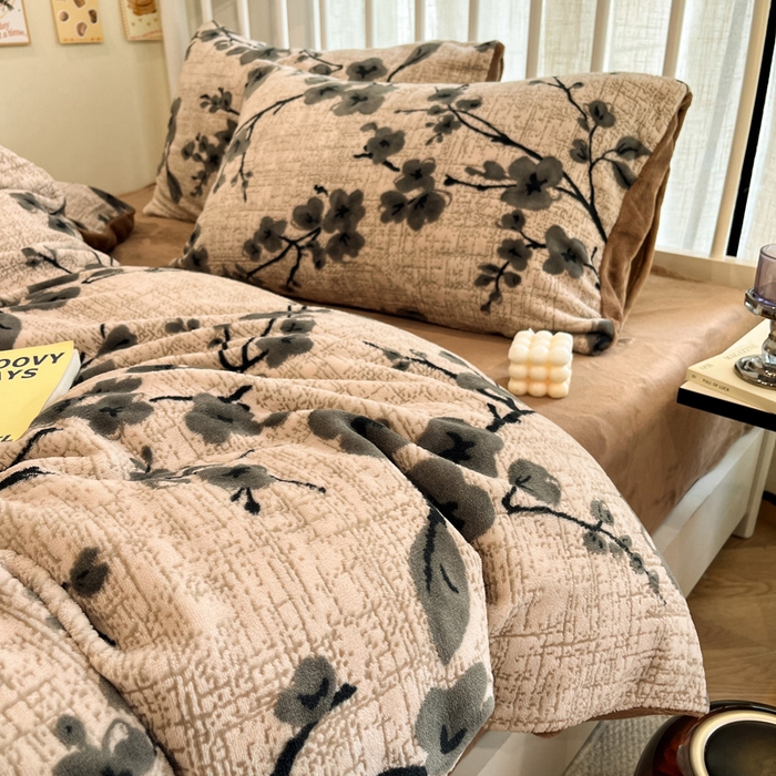 91家纺网 家纺一手货源 找家纺 雅居纺家纺 2025新款花卉雕花绒加厚保暖四件套 柏林梦境-咖