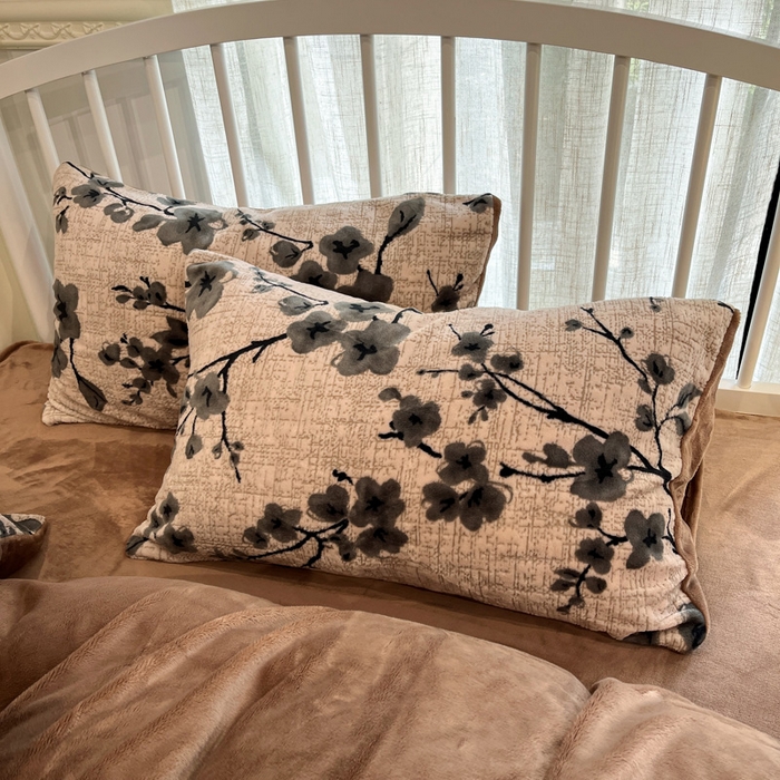 91家纺网 家纺一手货源 找家纺 雅居纺家纺 2025新款花卉雕花绒加厚保暖四件套 柏林梦境-咖