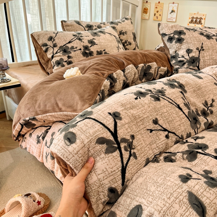 91家纺网 家纺一手货源 找家纺 雅居纺家纺 2025新款花卉雕花绒加厚保暖四件套 柏林梦境-咖