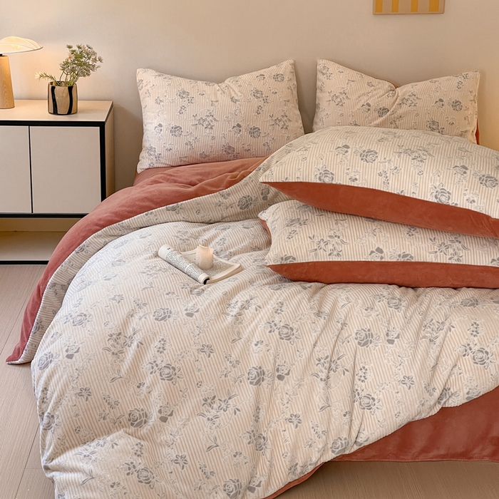 91家纺网 家纺一手货源 找家纺 雅居纺家纺 2025新款花卉雕花绒加厚保暖四件套 焦糖花朵