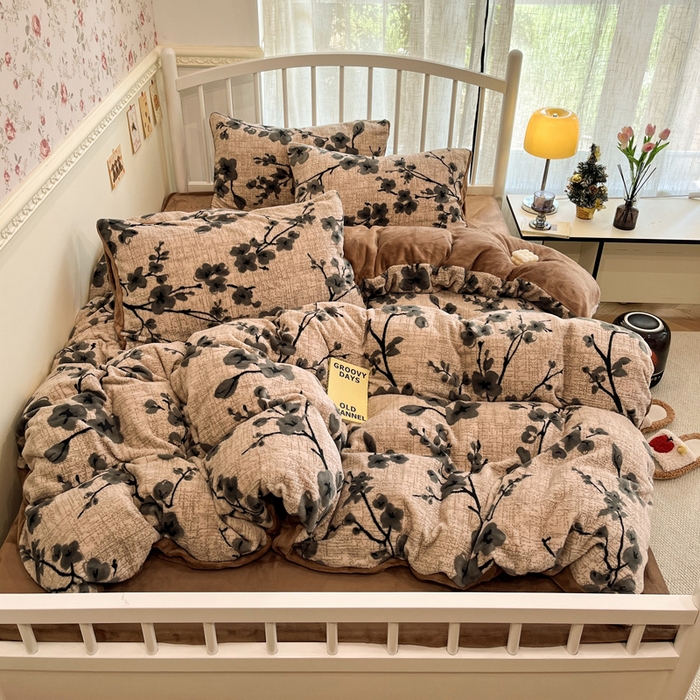 91家纺网 家纺一手货源 找家纺 雅居纺家纺 2025新款花卉雕花绒加厚保暖四件套 柏林梦境-咖