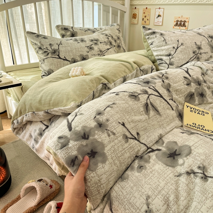 91家纺网 家纺一手货源 找家纺 雅居纺家纺 2025新款花卉雕花绒加厚保暖四件套 柏林梦境-绿