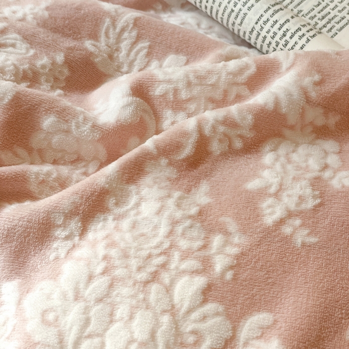 91家纺网 家纺一手货源 找家纺 雅居纺家纺 2025新款花卉雕花绒加厚保暖四件套 欧式粉