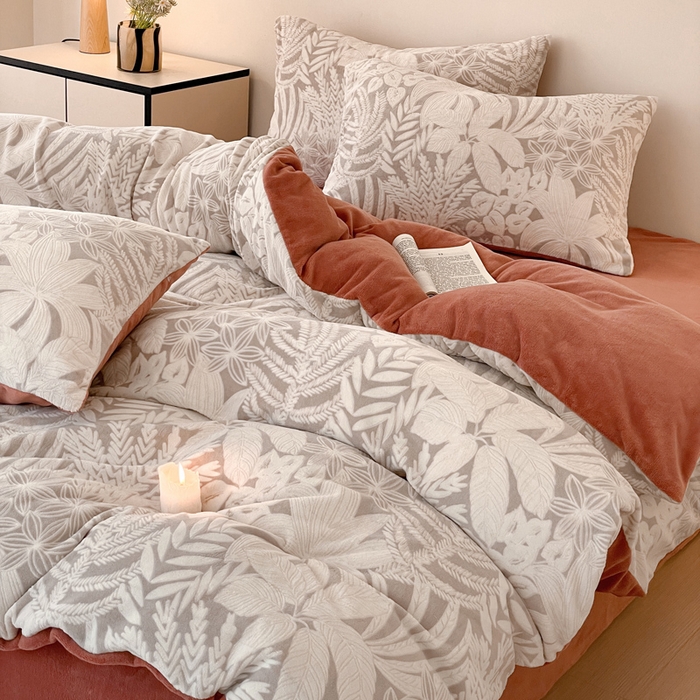 91家纺网 家纺一手货源 找家纺 雅居纺家纺 2025新款花卉雕花绒加厚保暖四件套 丛林秘境