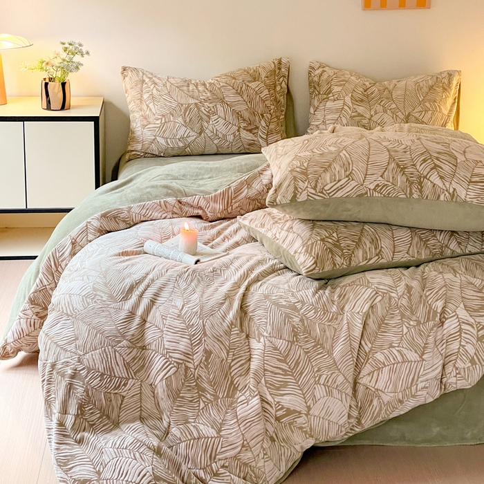 91家纺网 家纺一手货源 找家纺 雅居纺家纺 2025新款花卉雕花绒加厚保暖四件套 深色树叶