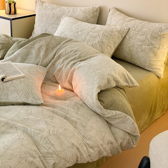 91家纺网 家纺一手货源 找家纺 雅居纺家纺 2025新款花卉雕花绒加厚保暖四件套 绿色树叶