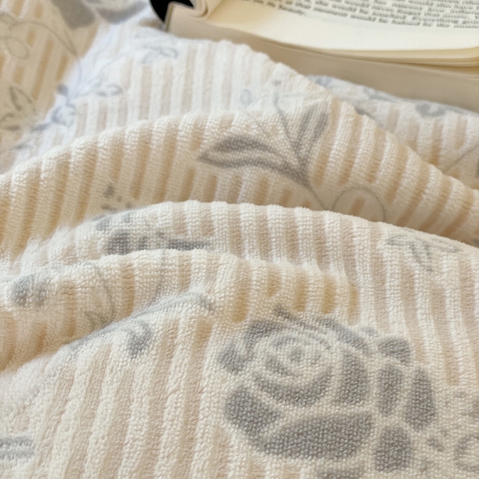 91家纺网 家纺一手货源 找家纺 雅居纺家纺 2025新款花卉雕花绒加厚保暖四件套 焦糖花朵