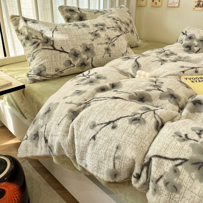 91家纺网 家纺一手货源 找家纺 雅居纺家纺 2025新款花卉雕花绒加厚保暖四件套 柏林梦境-绿